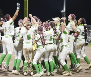 Gaels advance in 1A with rout